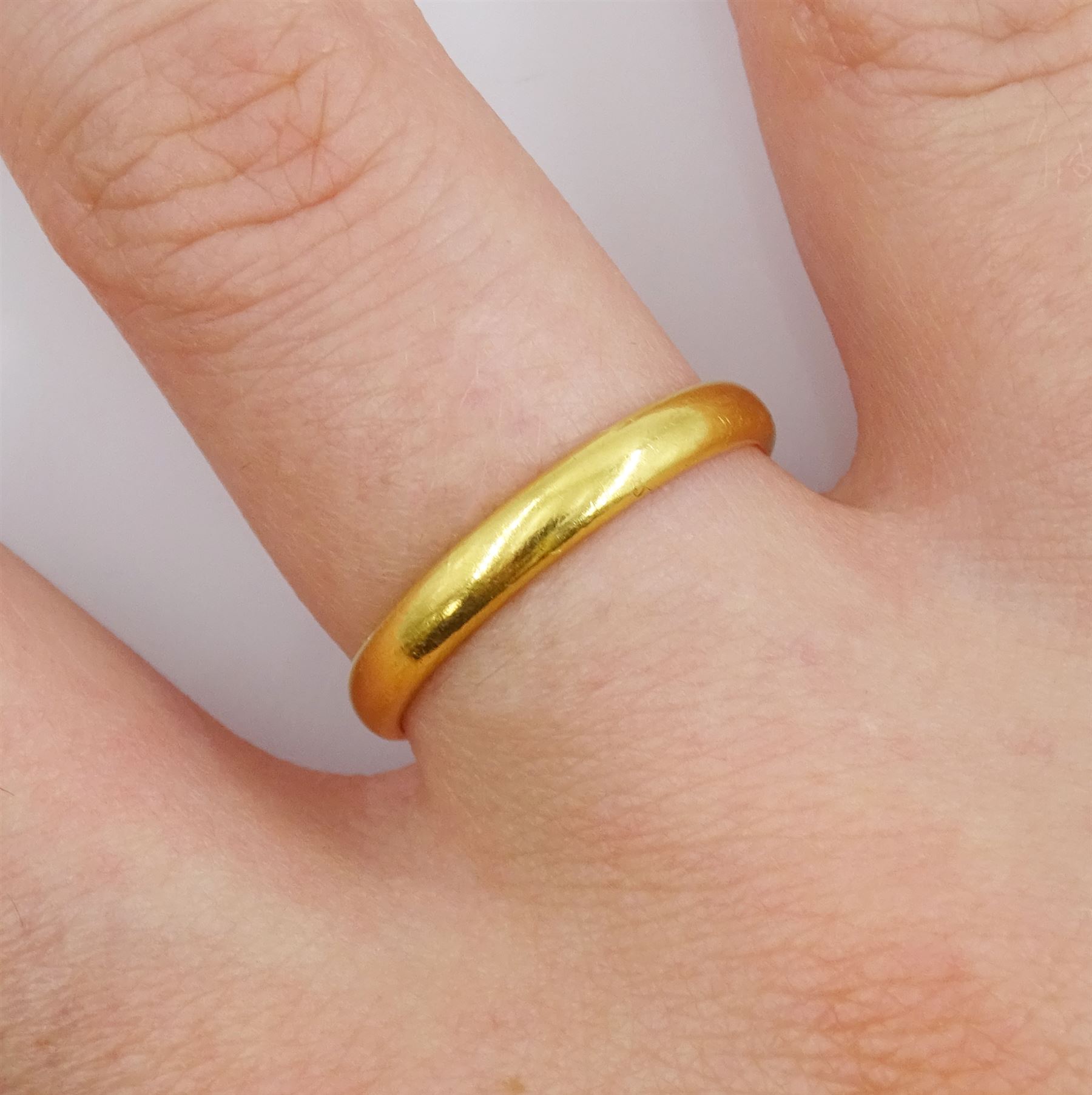 22ct gold wedding band - Image 2 of 3