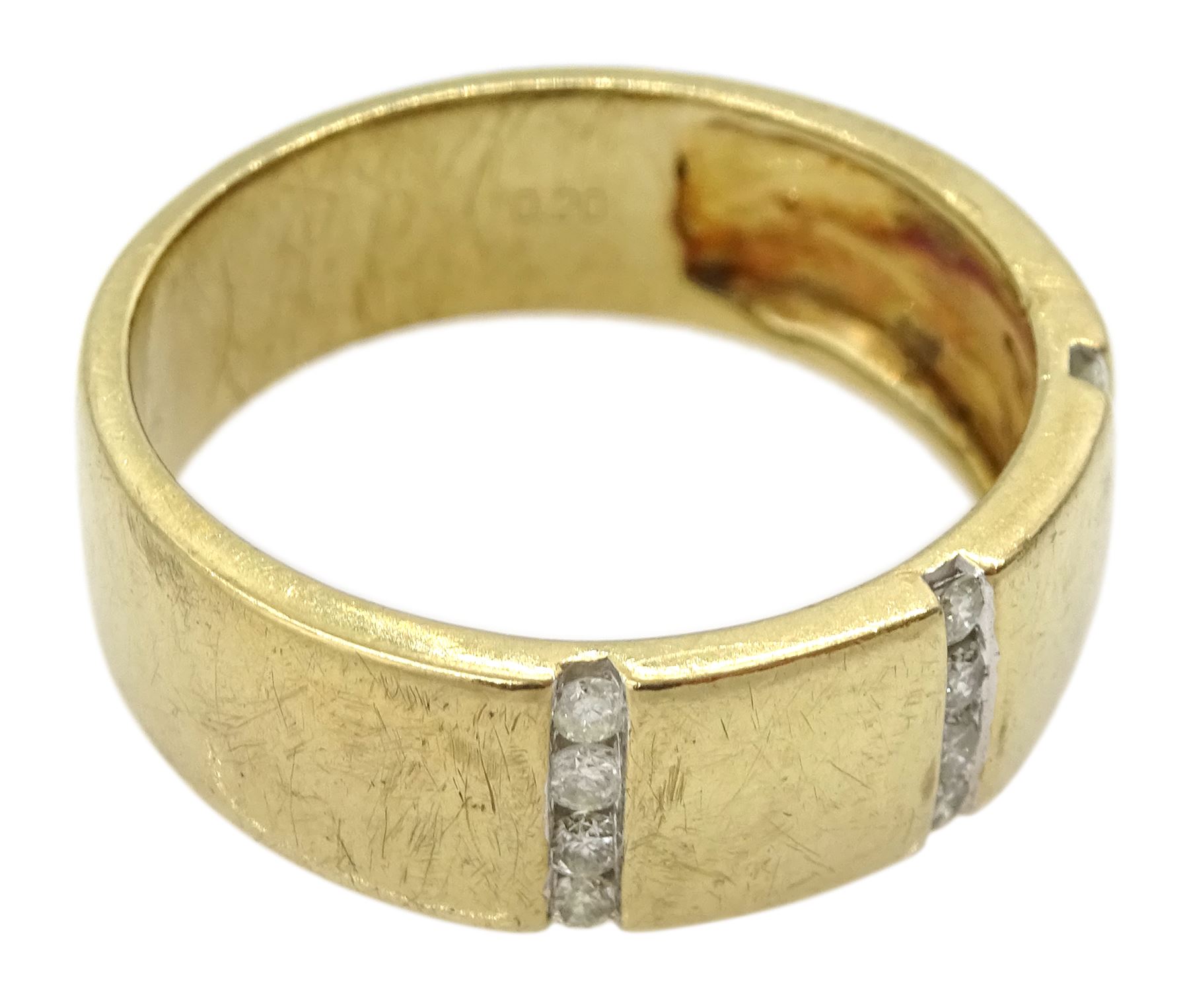 9ct gold three row diamond ring - Image 3 of 4