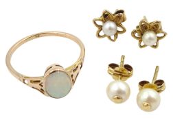 9ct gold single stone opal ring and two pairs of 9ct gold pearl stud earrings