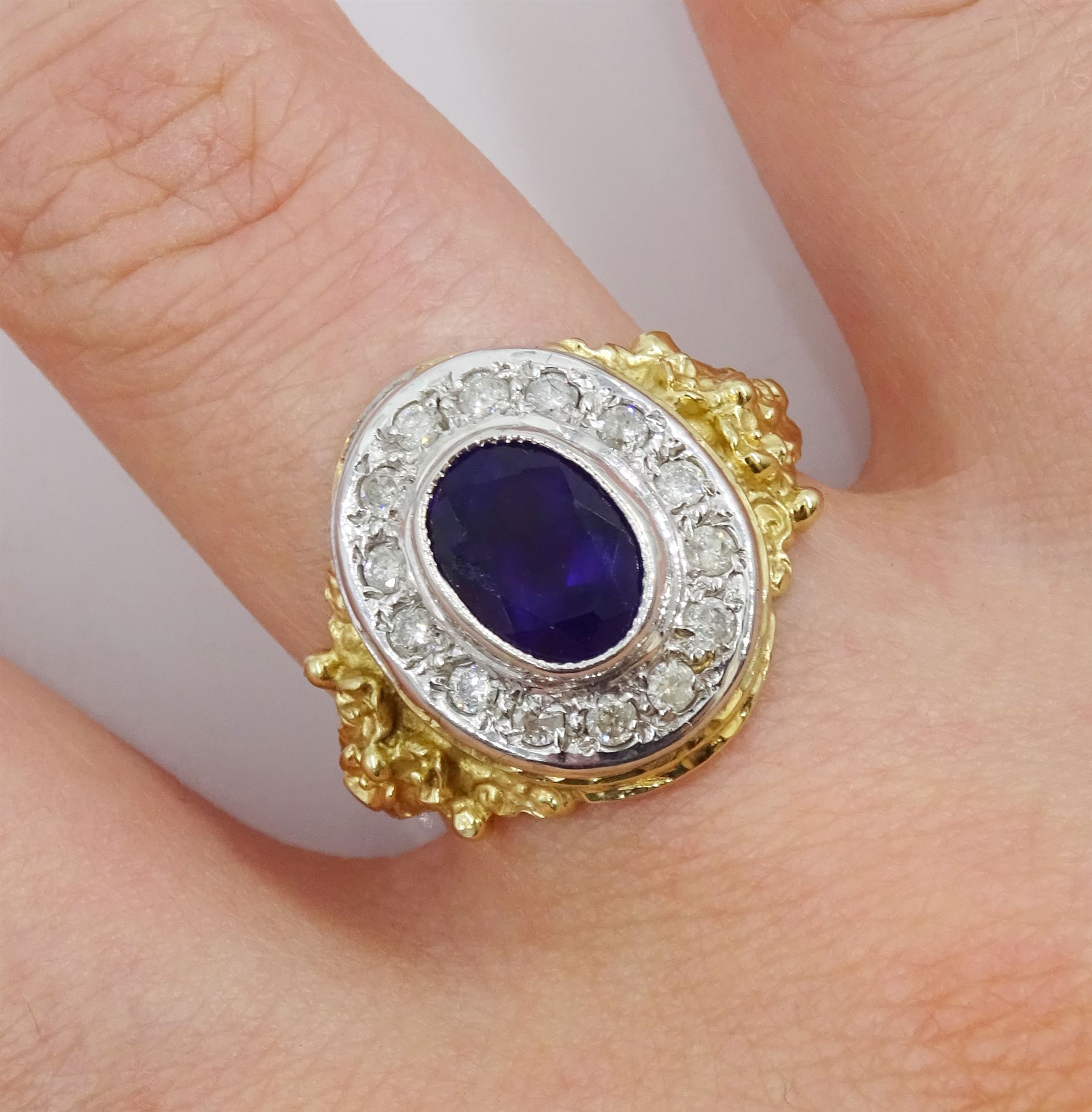 9ct gold oval amethyst and diamond cluster ring - Image 2 of 4