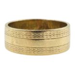 9ct gold wedding band