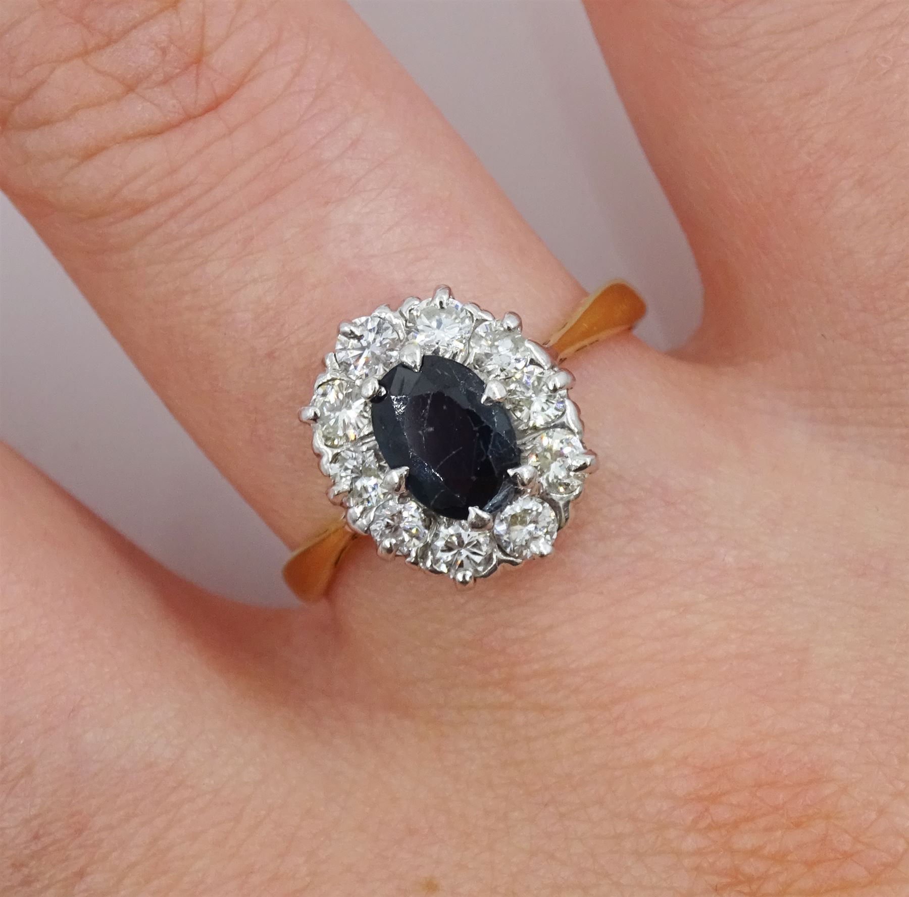 18ct gold oval sapphire and round brilliant cut diamond cluster ring - Image 2 of 4