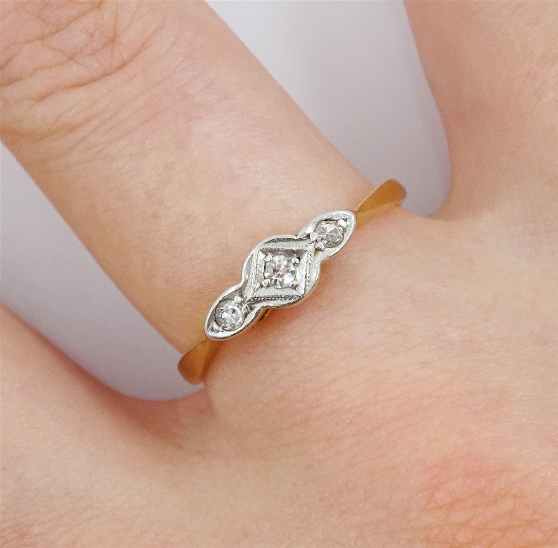 18ct gold Art Deco diamond chip ring - Image 2 of 4