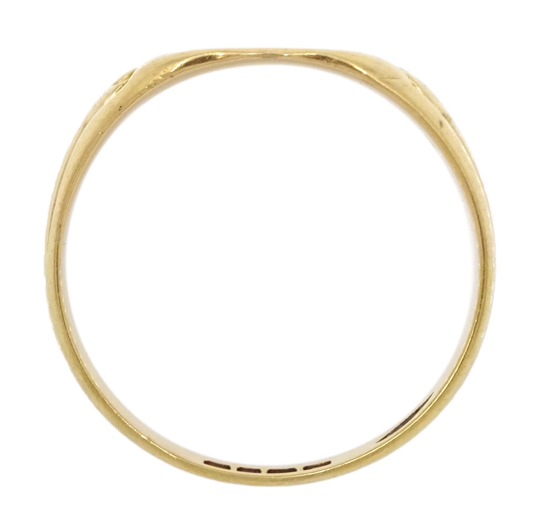 18ct gold shield design signet ring - Image 3 of 3