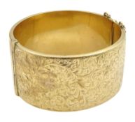 9ct gold wide hinged bangle