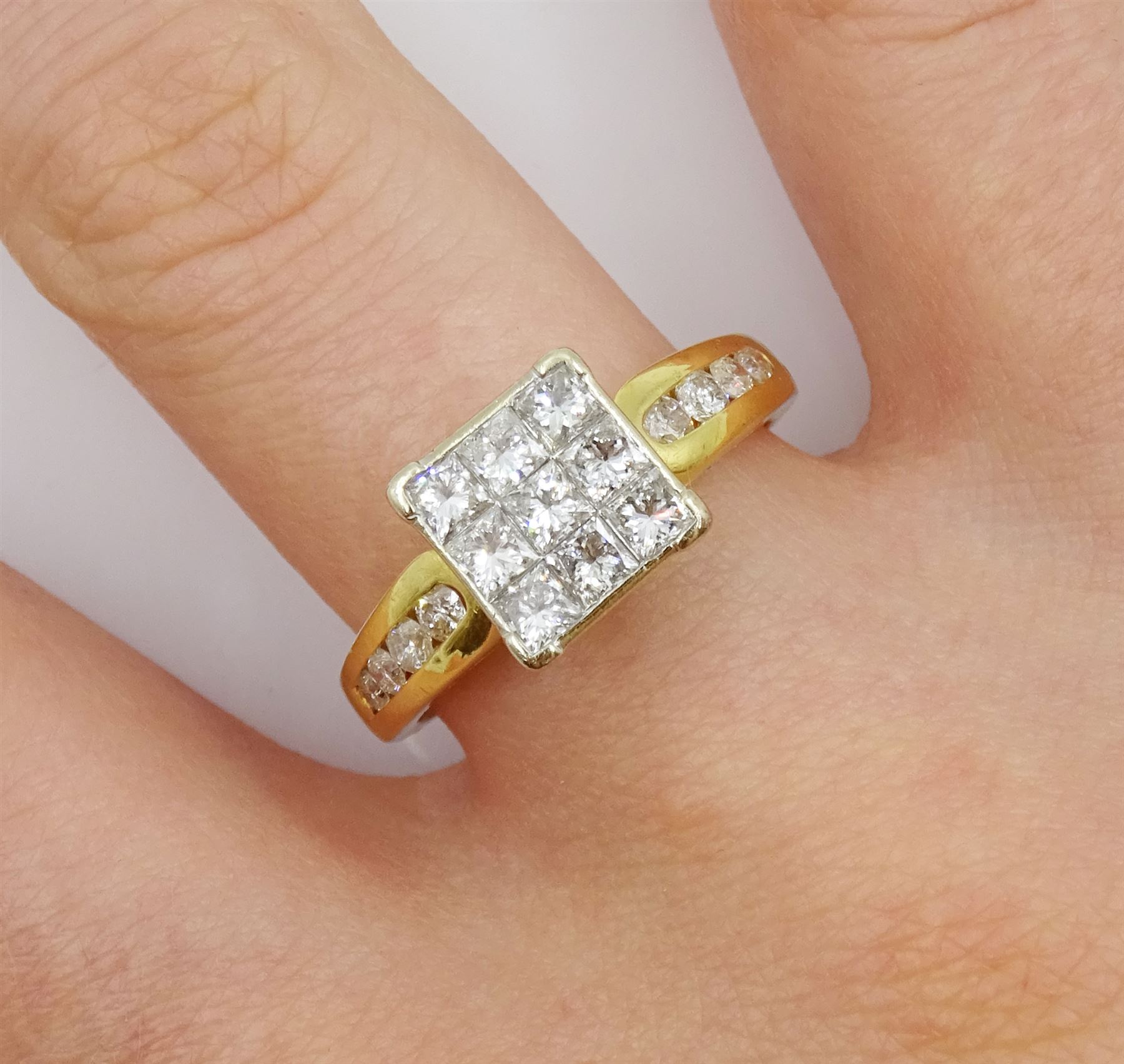 18ct princess cut diamond cluster ring - Image 2 of 4