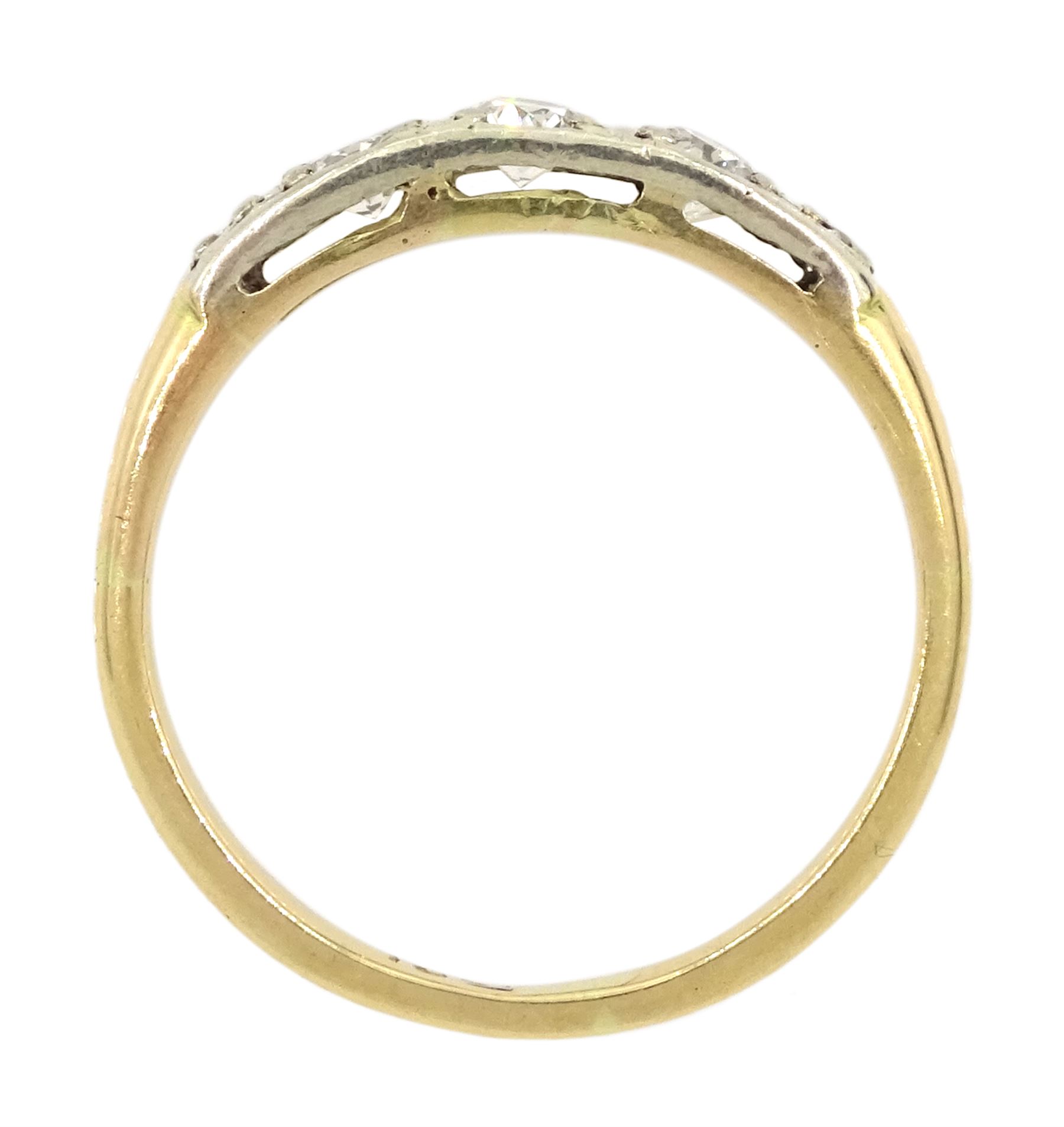 Gold five stone graduating round brilliant cut diamond ring - Image 5 of 5