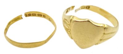 18ct gold shield design signet ring and 22ct gold wedding band