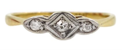 18ct gold Art Deco diamond chip ring