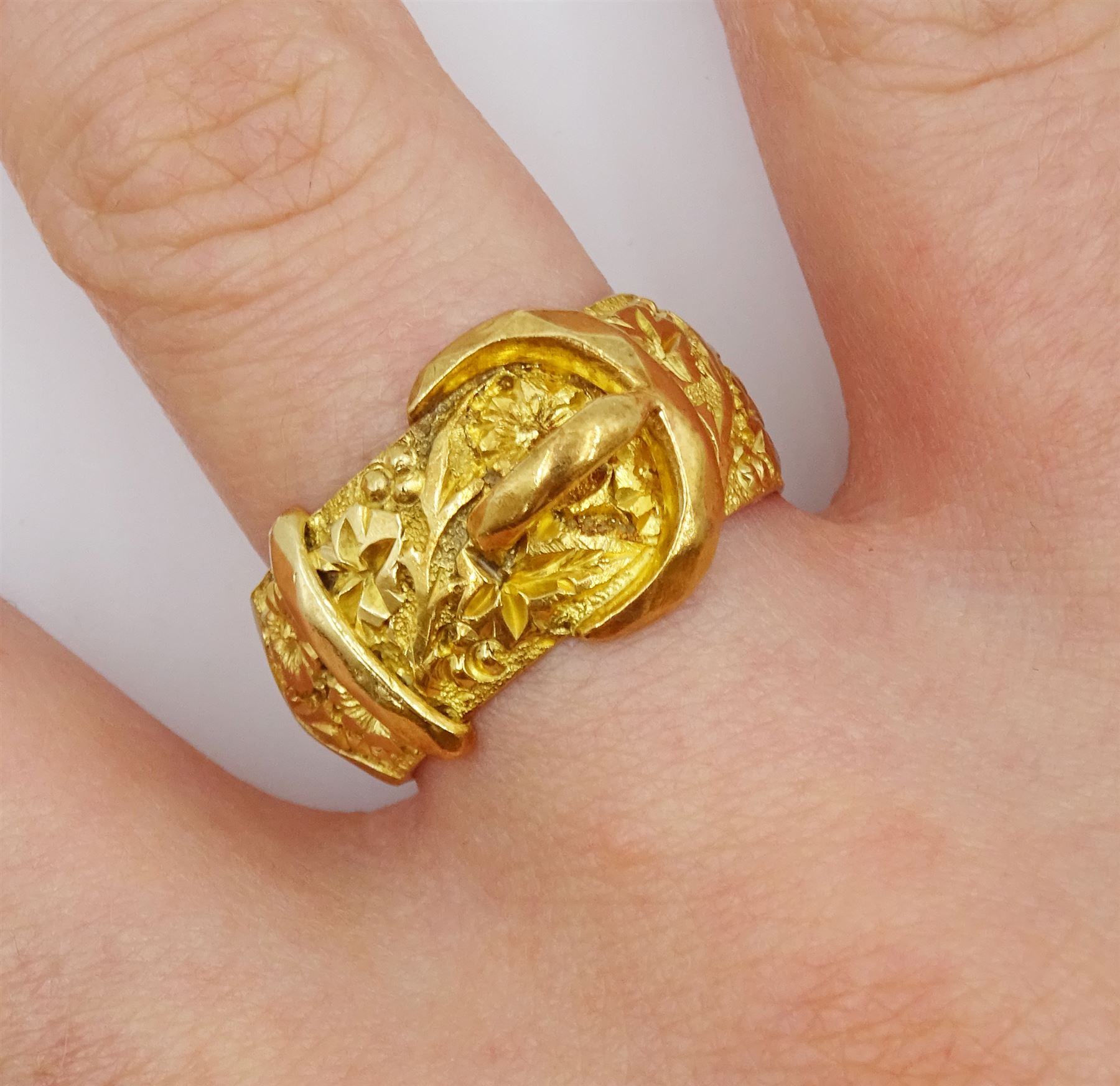 Early 20th century 18ct gold buckle ring - Image 2 of 4