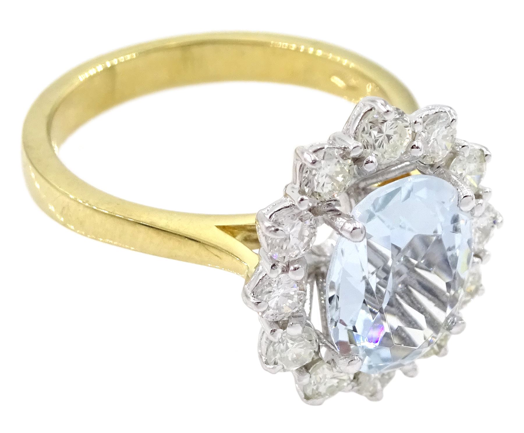 18ct gold oval aquamarine and round brilliant cut diamond cluster ring - Image 3 of 4