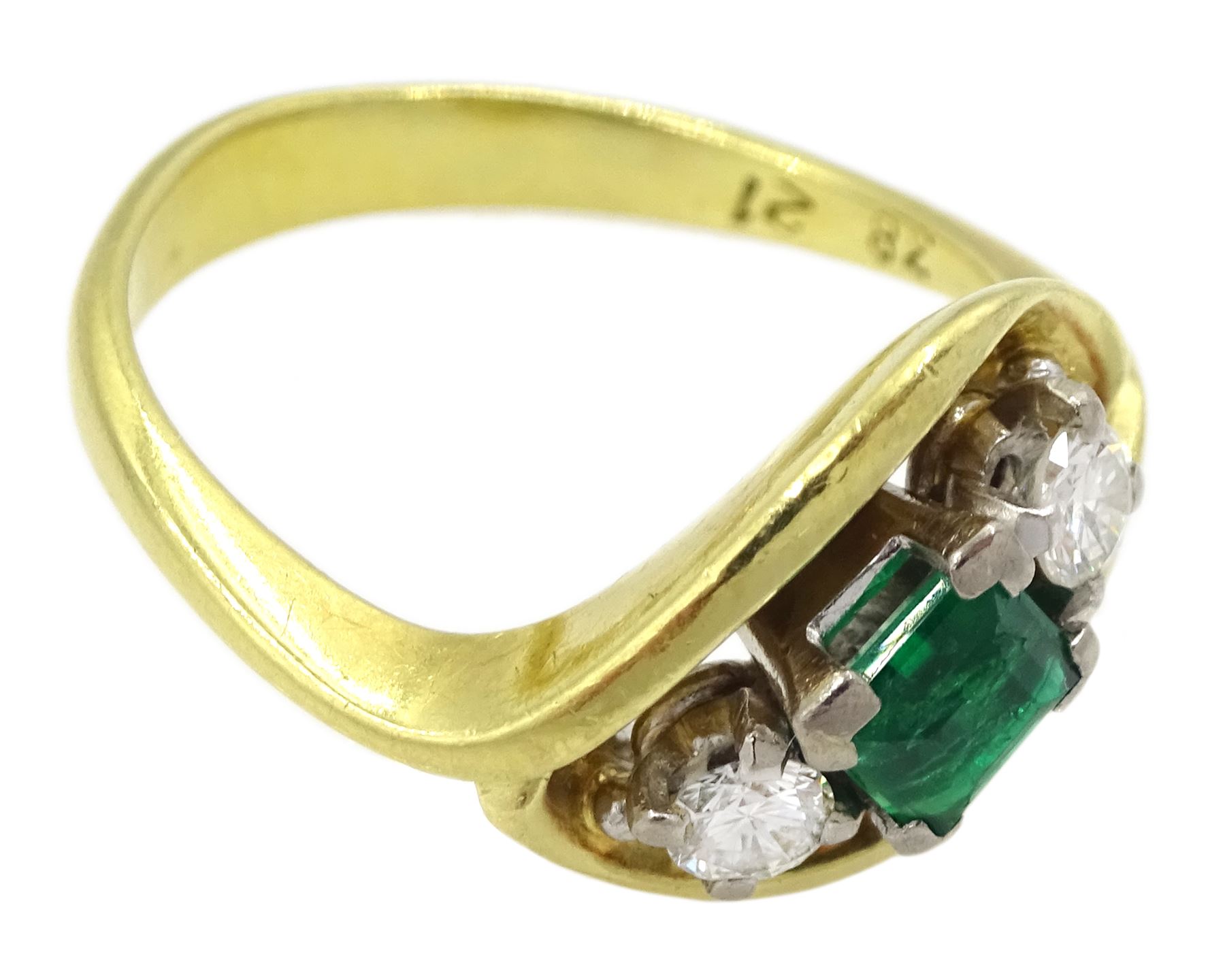 18ct gold three stone square cut emerald and round brilliant cut diamond cross over ring - Image 3 of 4