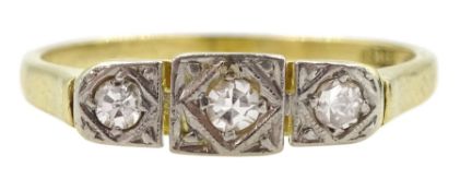 Art Deco gold three stone diamond chip ring