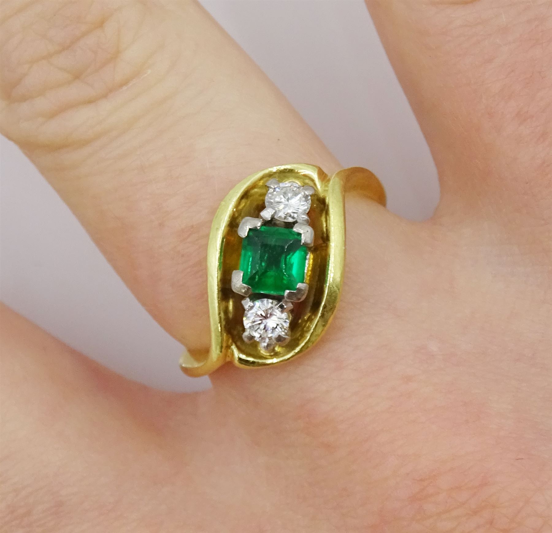 18ct gold three stone square cut emerald and round brilliant cut diamond cross over ring - Image 2 of 4