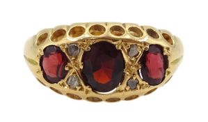 Victorian 18ct gold three stone oval garnet ring