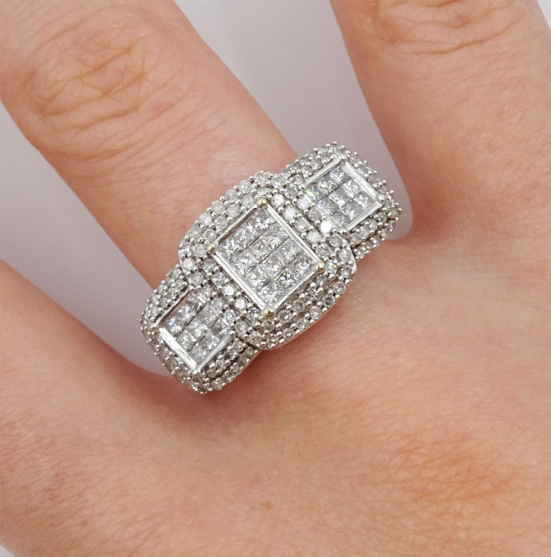 18ct white gold princess cut and round brilliant cut diamond cluster ring - Image 2 of 4