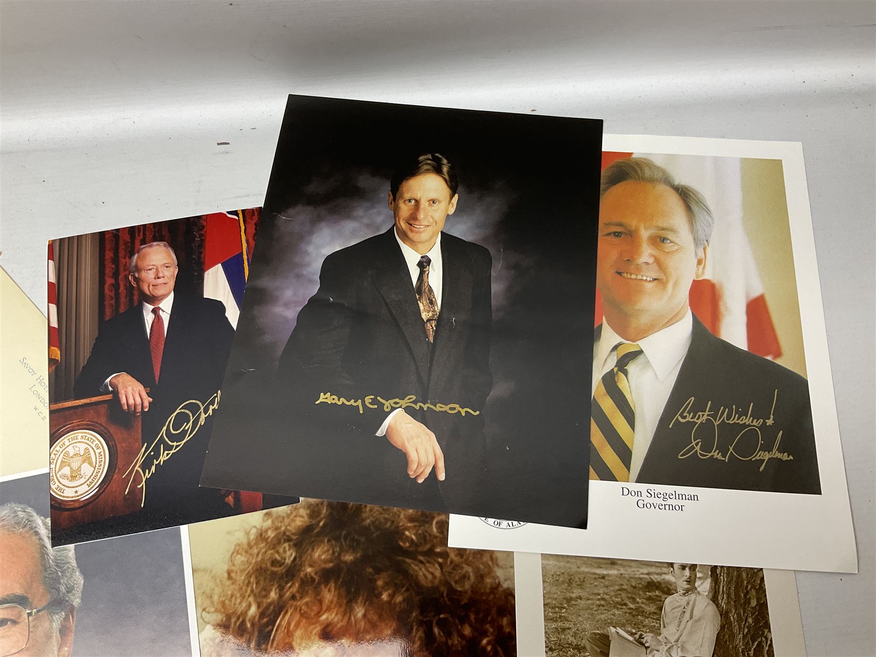 Over five-hundred and fifty autographs and signatures on cards - Image 15 of 22