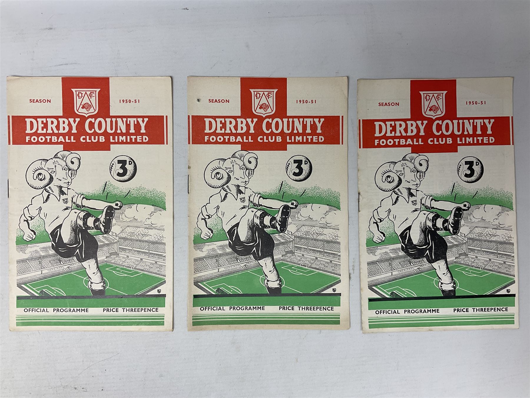 Various clubs - thirty-five home game programmes for Manchester United (7) 1949/50 - 1957/58 includi - Image 6 of 10