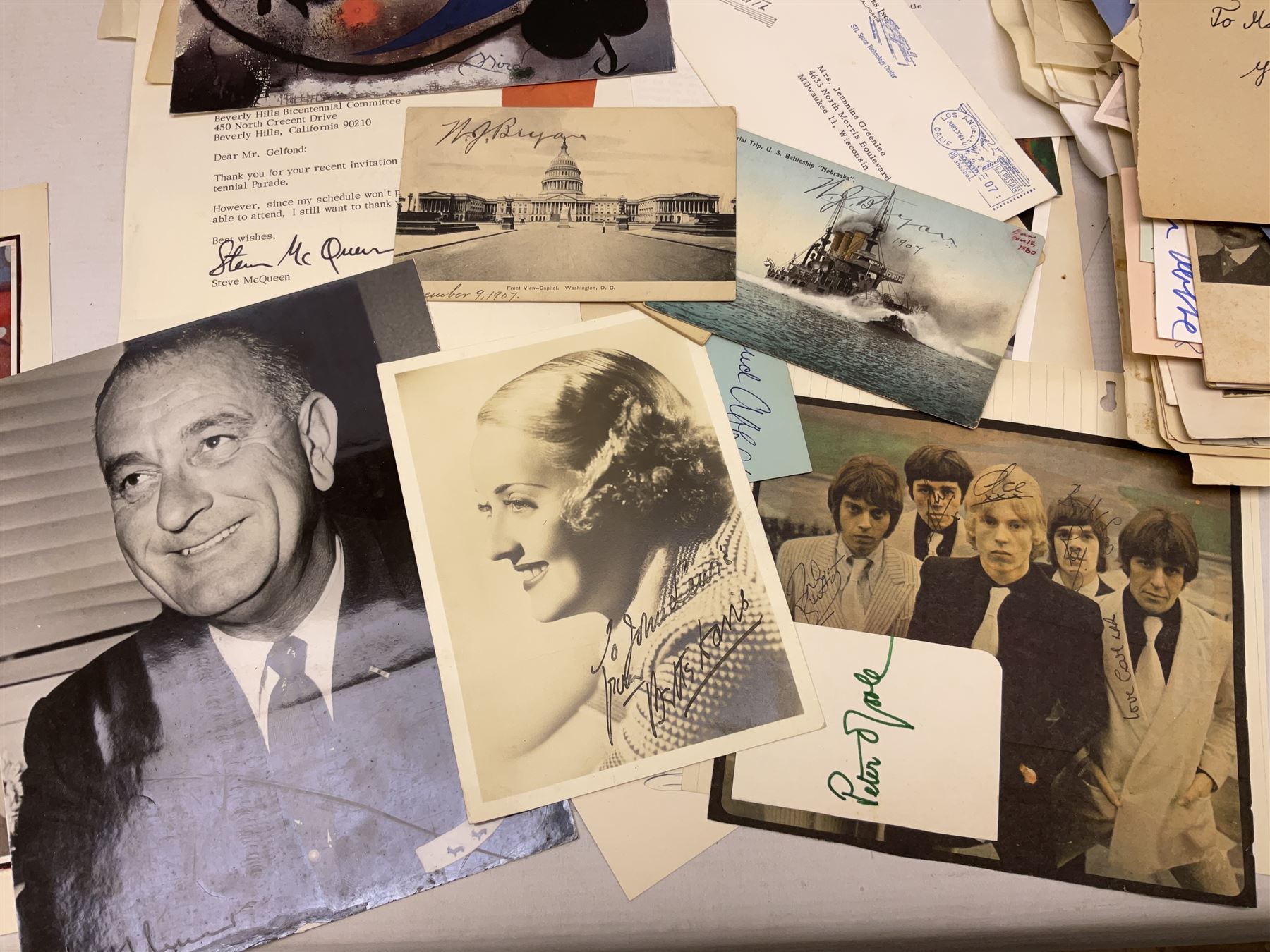Over five-hundred and fifty autographs and signatures on cards - Image 9 of 22