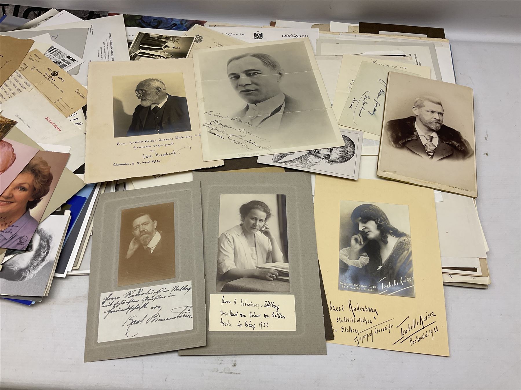 Over five-hundred and fifty autographs and signatures on cards - Image 12 of 22