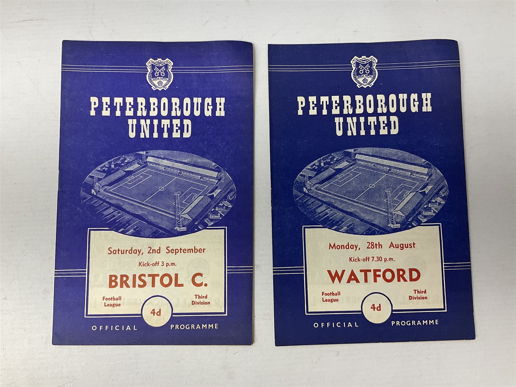 Various clubs - thirty-five home game programmes for Manchester United (7) 1949/50 - 1957/58 includi - Image 4 of 10