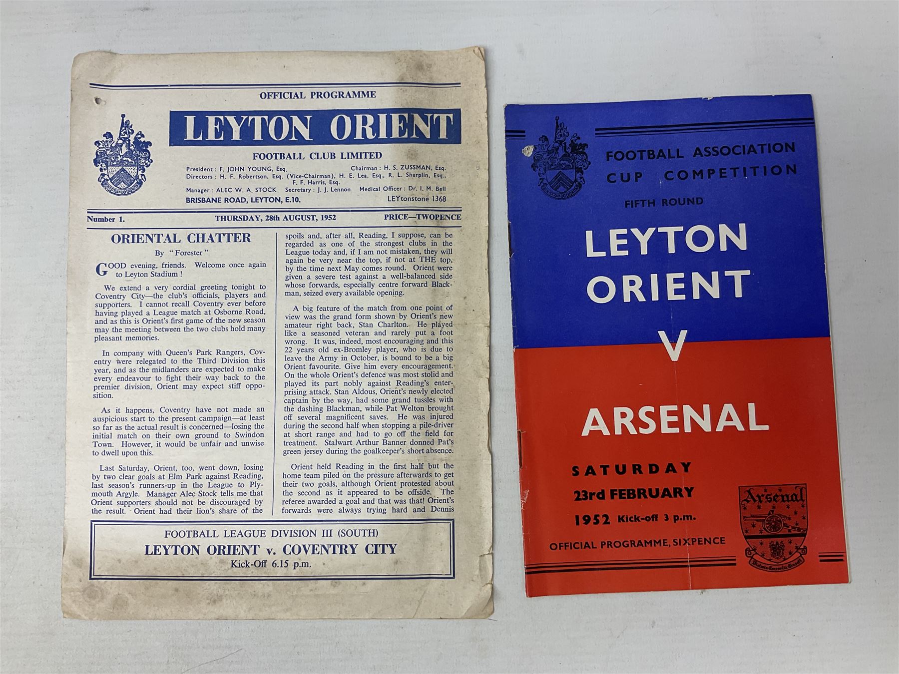Various clubs - thirty-five home game programmes for Manchester United (7) 1949/50 - 1957/58 includi - Image 5 of 10