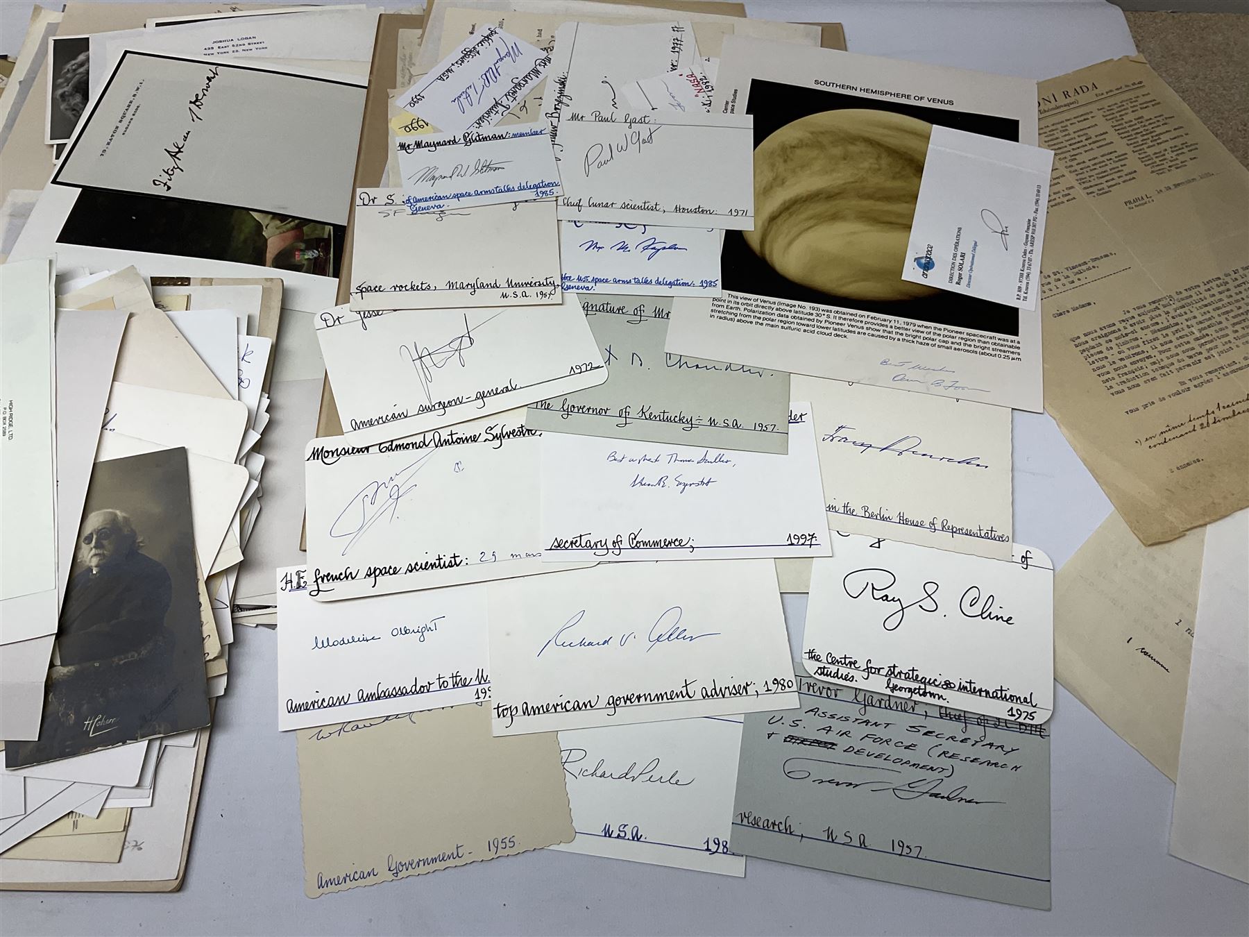 Over five-hundred and fifty autographs and signatures on cards letters and photographs etc including - Image 4 of 17