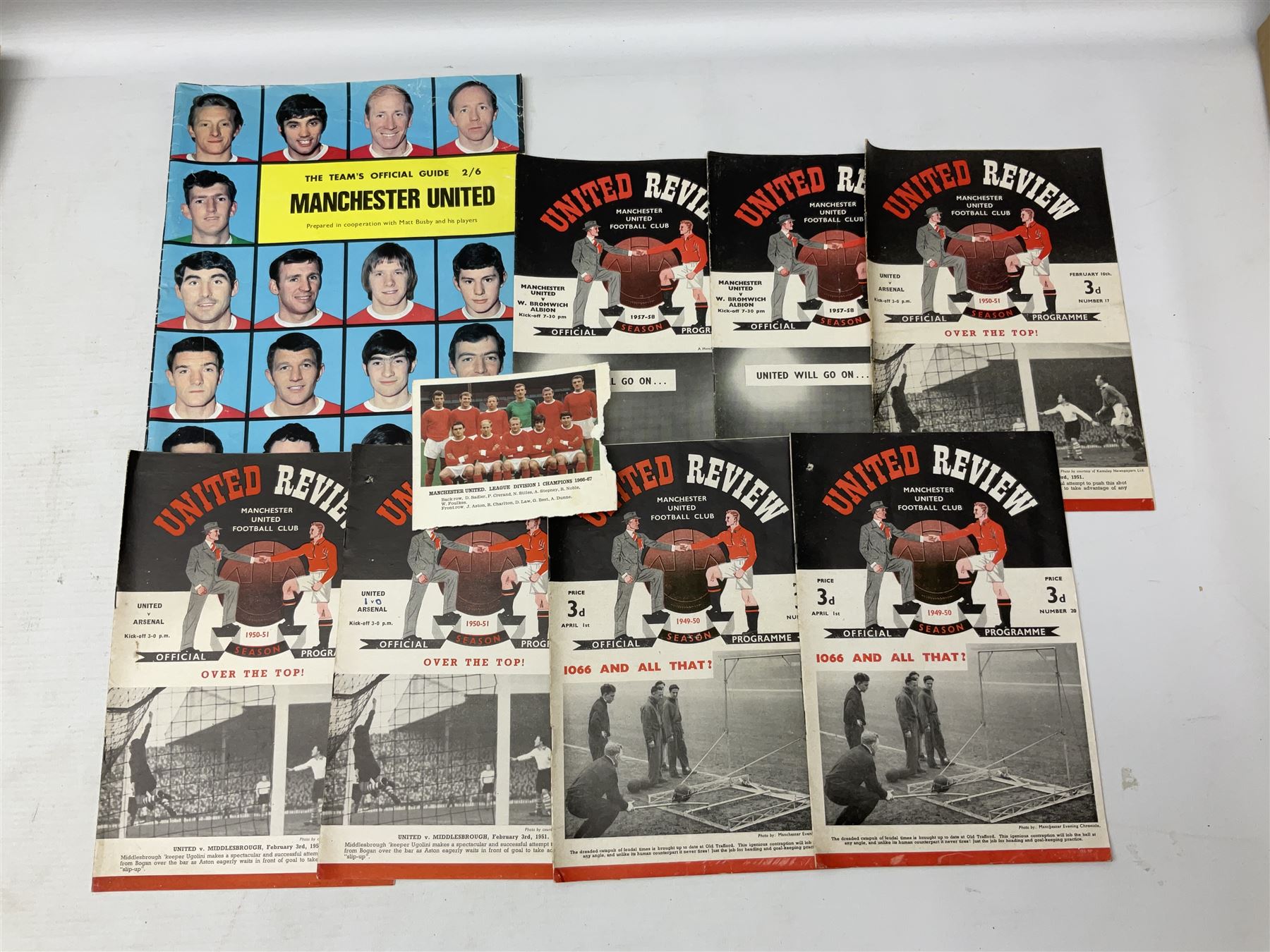 Various clubs - thirty-five home game programmes for Manchester United (7) 1949/50 - 1957/58 includi - Image 10 of 10