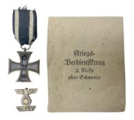 WW1 German Iron Cross 2nd Class with ribbon and 1939 spange; ring indistinctly stamped