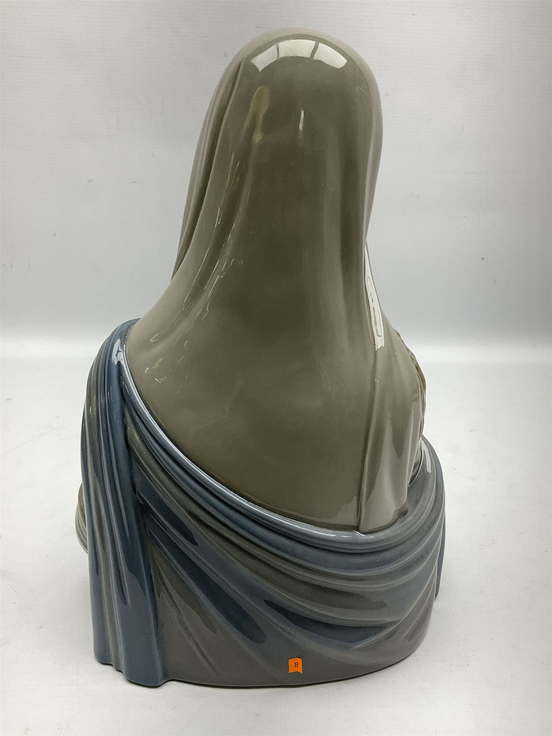 Lladro bust - Image 2 of 9