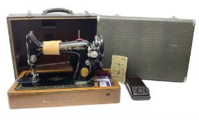 No.99 Singer sewing machine in case