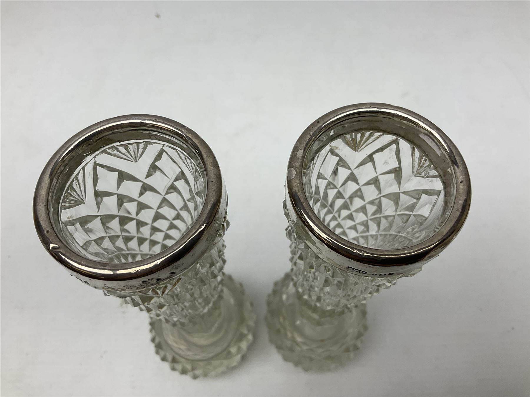 Silver collared cut glass vases - Image 4 of 8