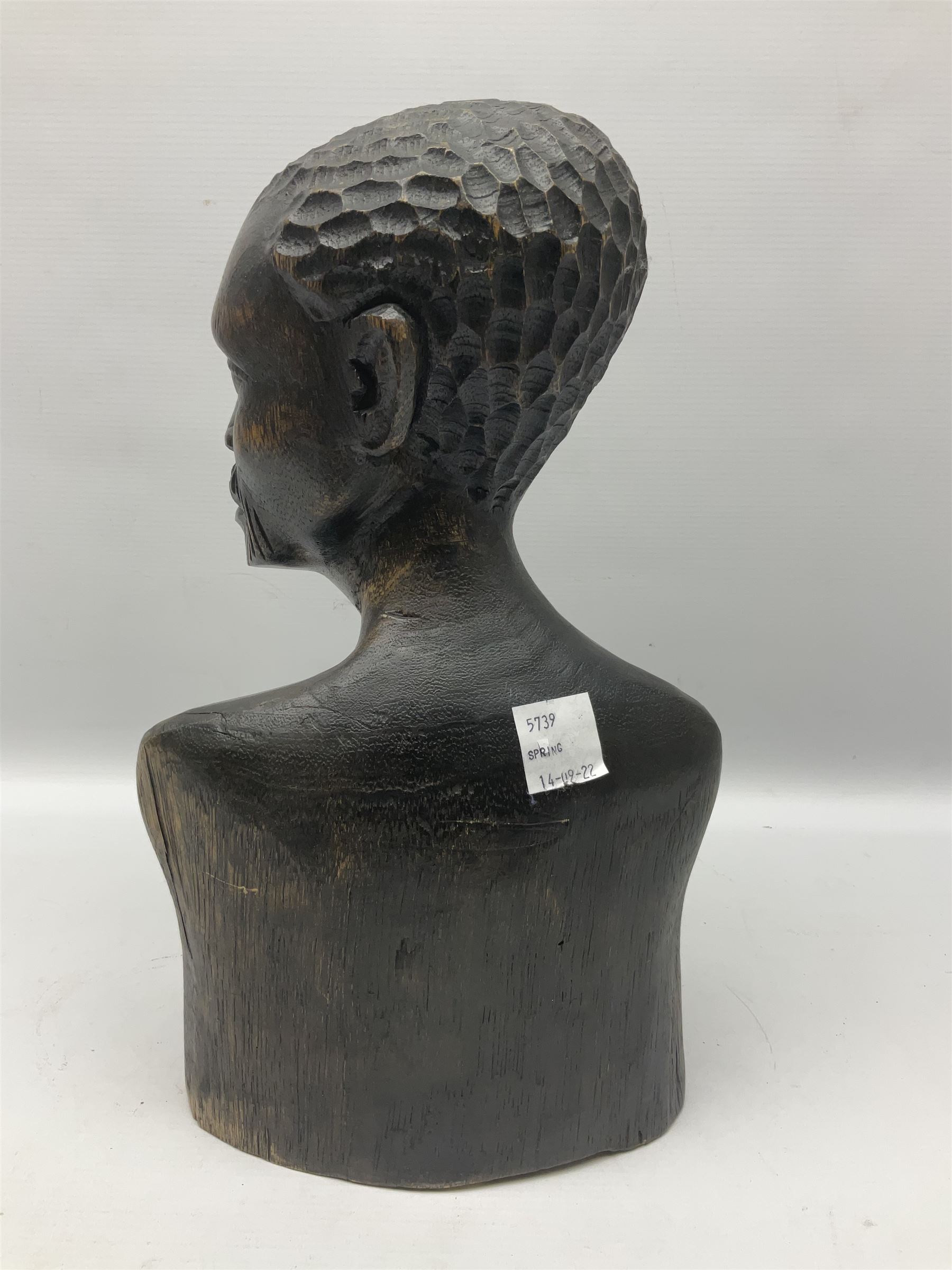 20th century African carved wood bust - Image 2 of 5