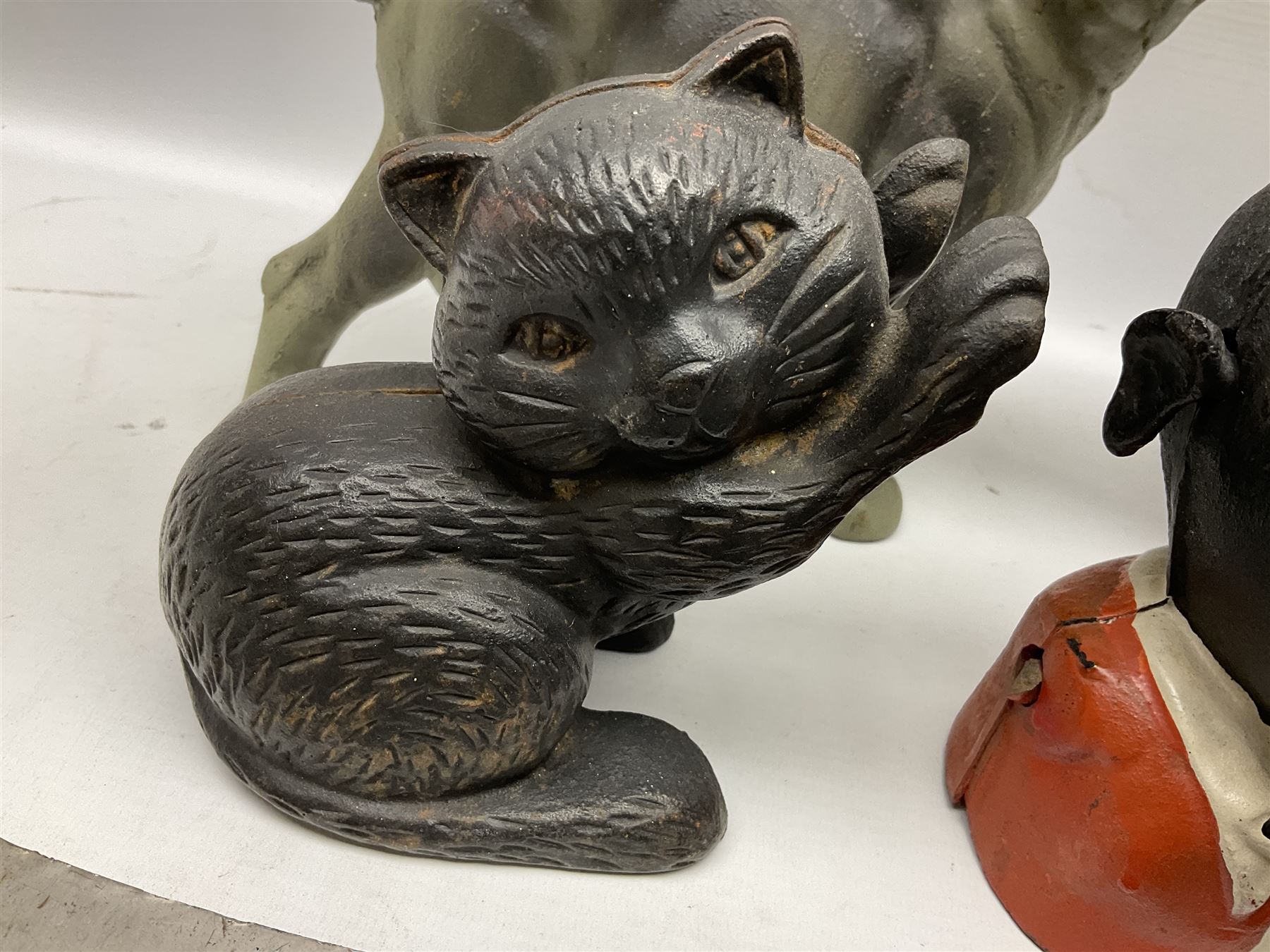 Cast iron doorstops etc modelled as dogs and cats - Image 4 of 8