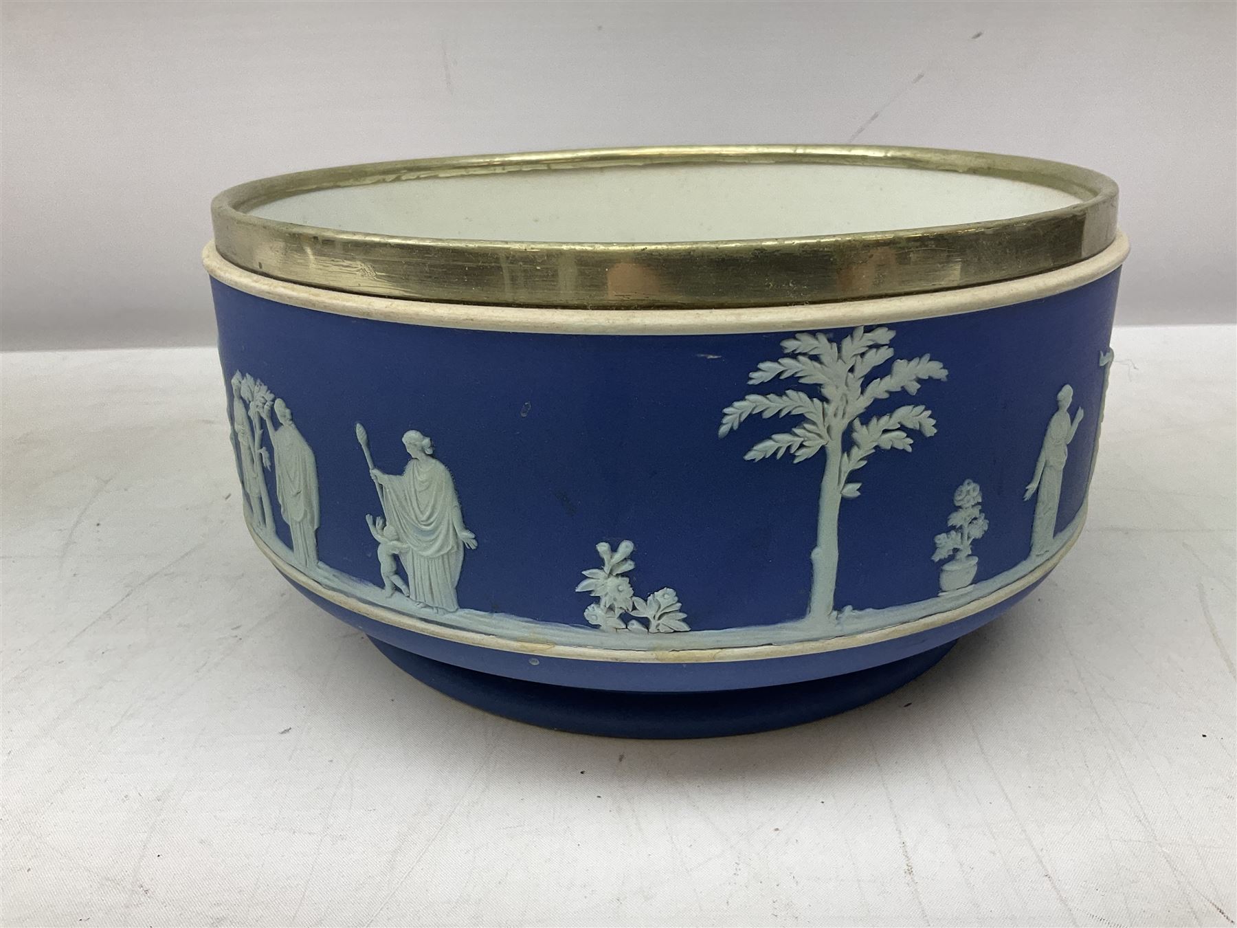 Wedgwood blue Jasperware salad bowl with silver plated collar and matching servers - Image 5 of 15