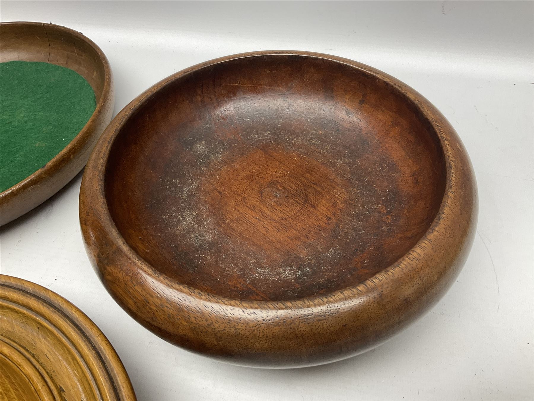 Five turned wood collection plates and bowls - Image 5 of 6