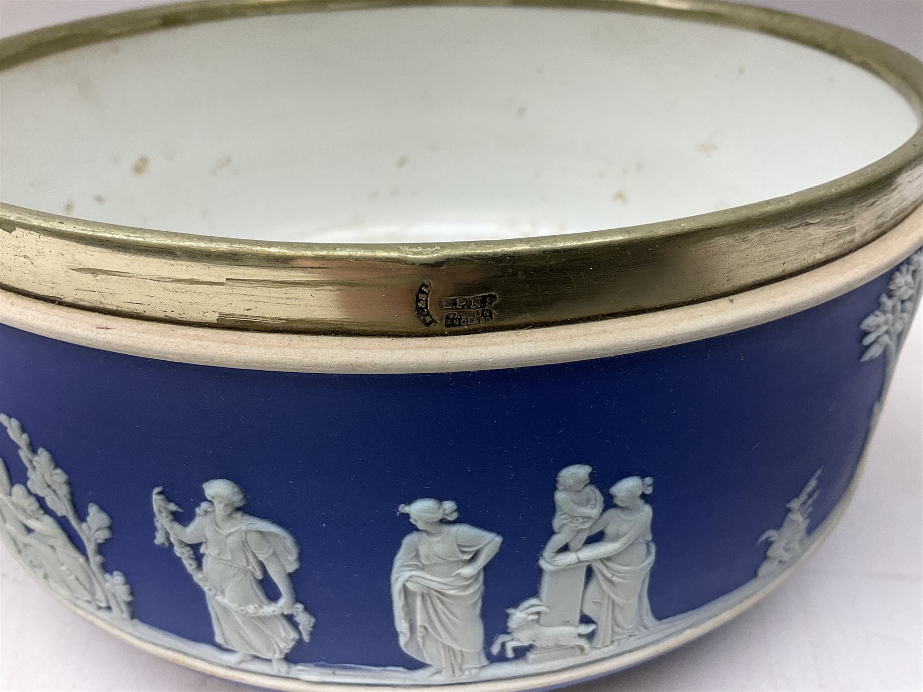 Wedgwood blue Jasperware salad bowl with silver plated collar and matching servers - Image 4 of 15