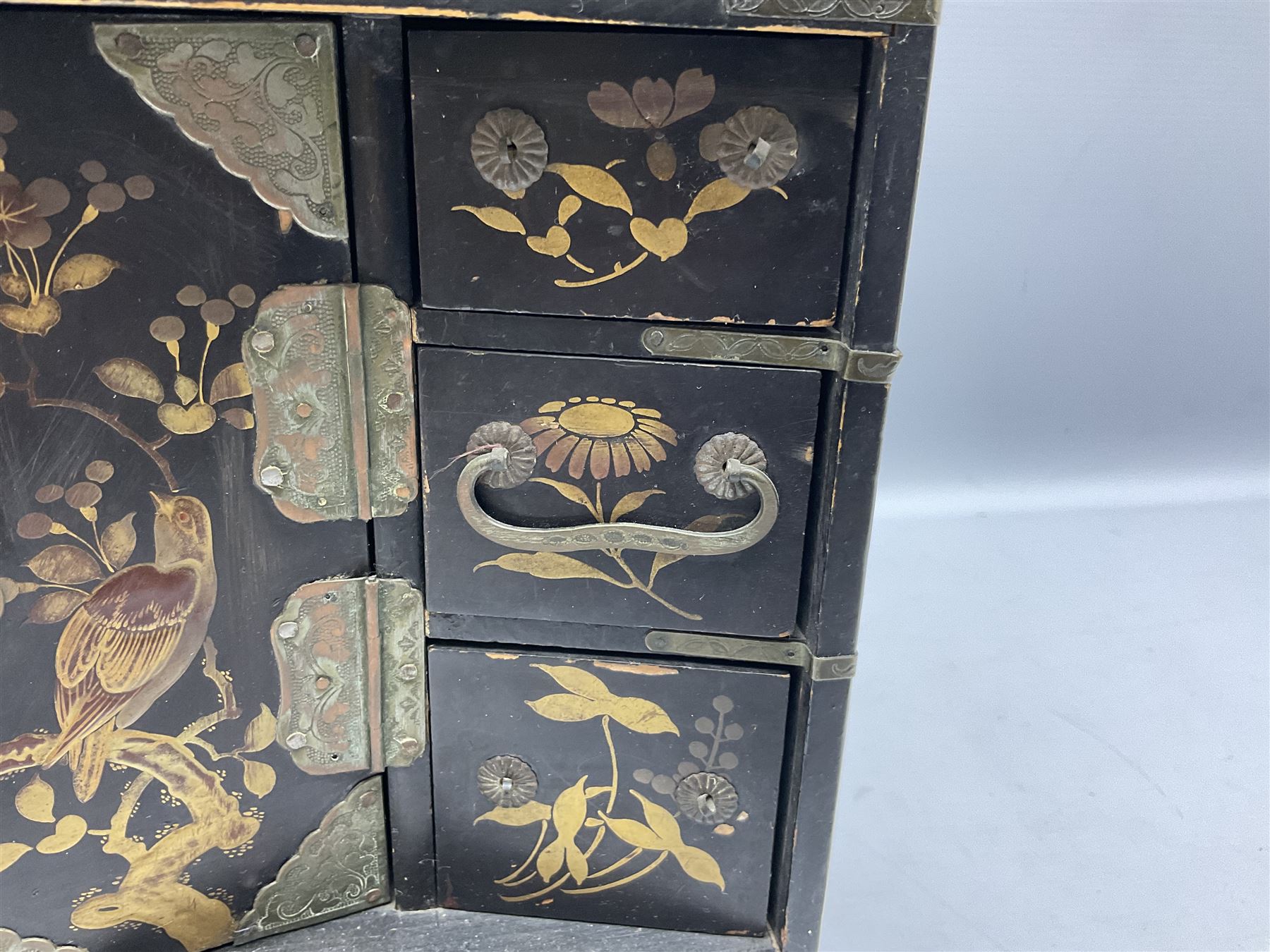 Late 19th/early 20th century Japanese table top cabinet - Image 4 of 9