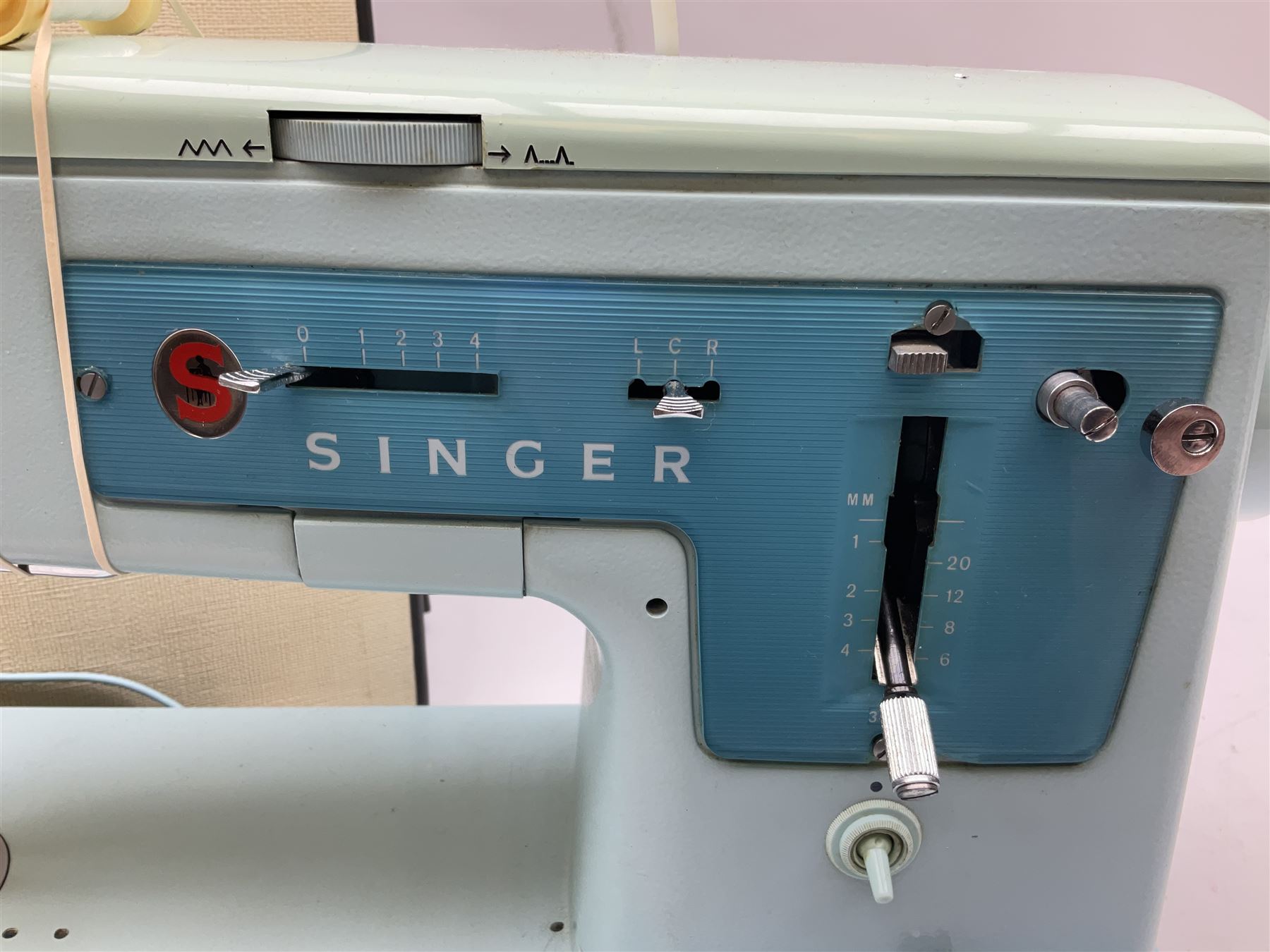 1960s model 347 Singer sewing machine - Image 10 of 16