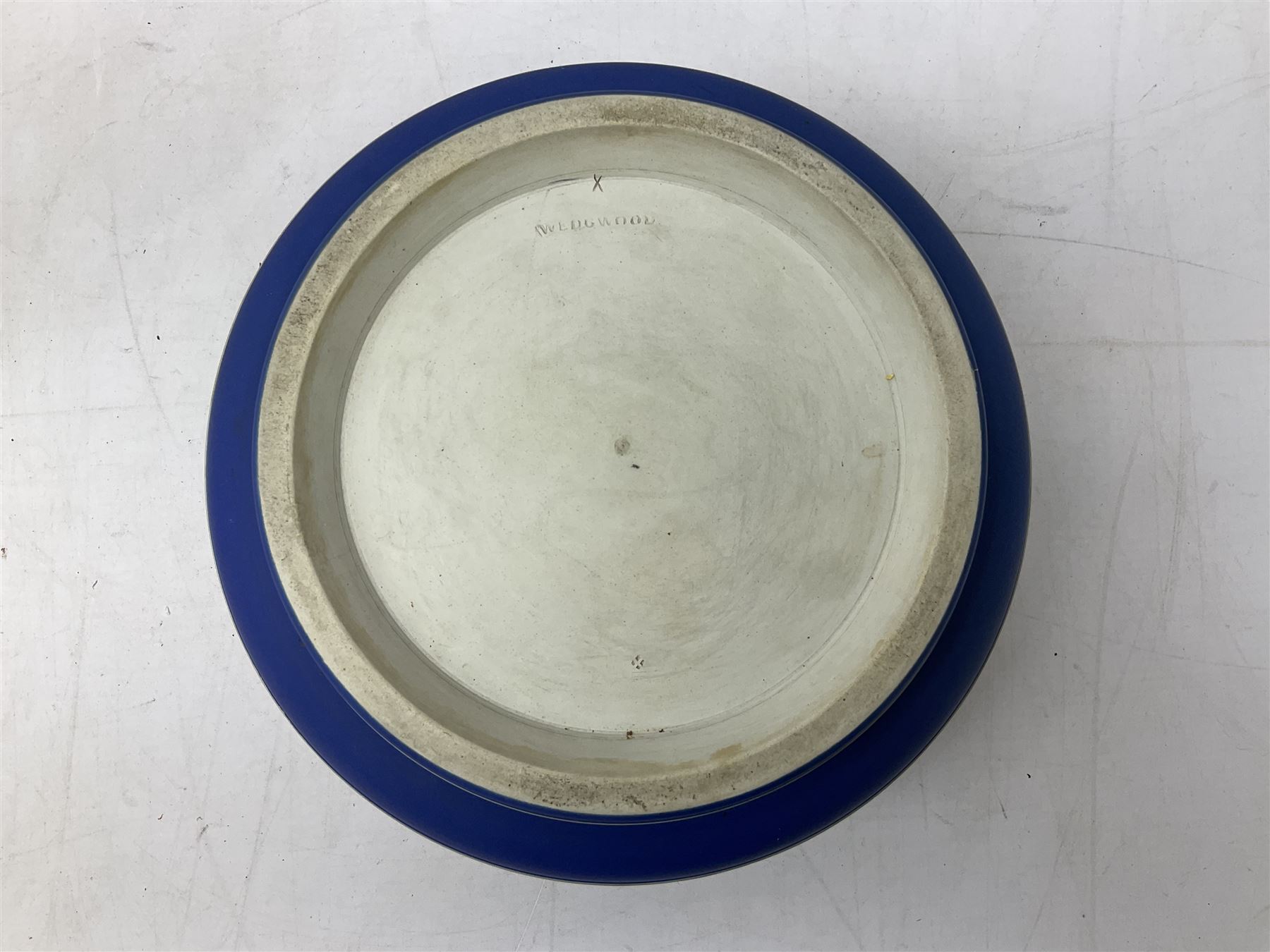 Wedgwood blue Jasperware salad bowl with silver plated collar and matching servers - Image 6 of 15