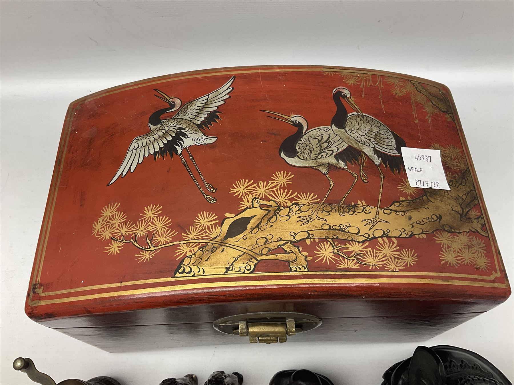 Red lacquer box decorated with cranes - Image 5 of 8