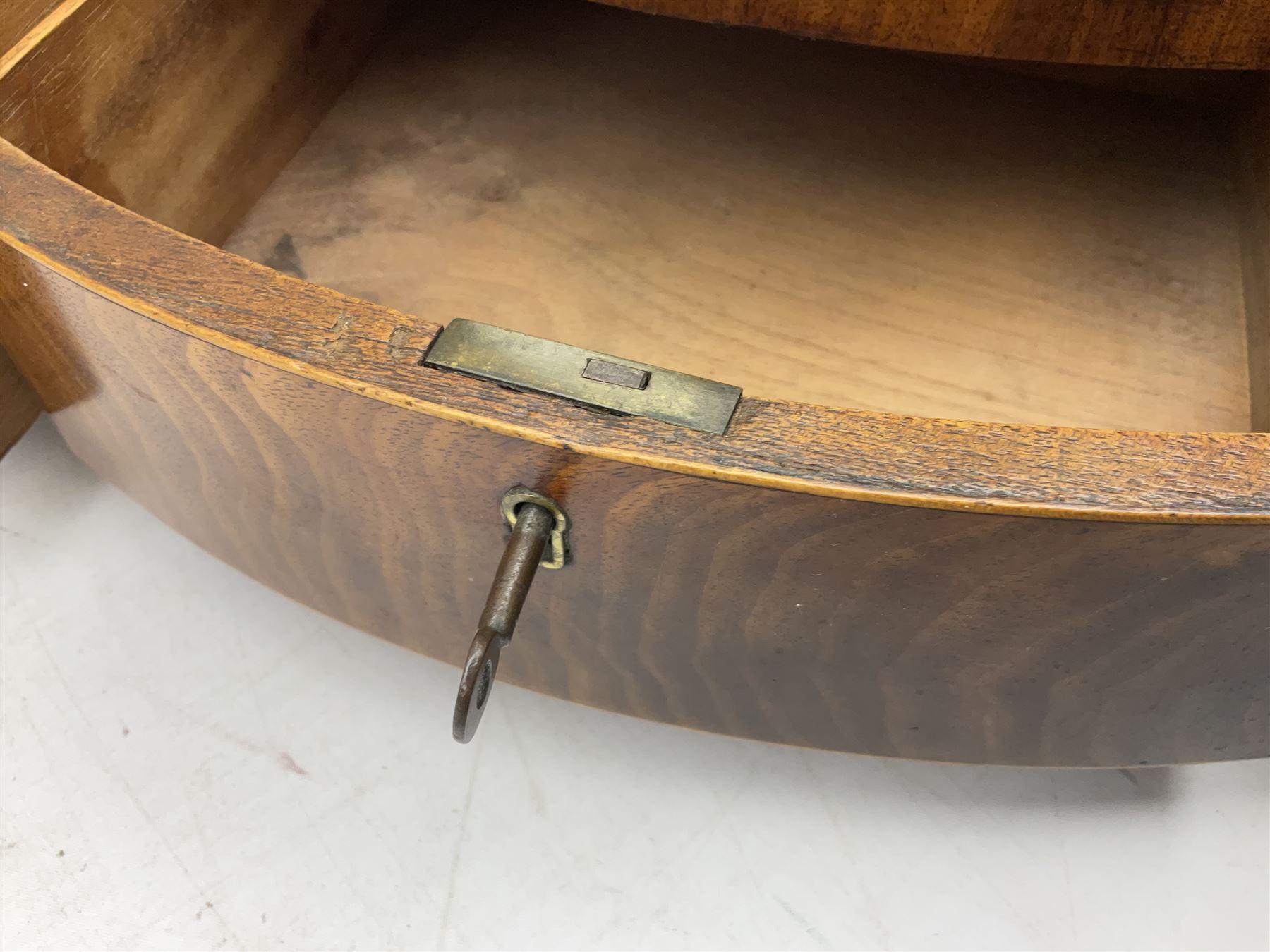 Two 19th century mahogany dressing table mirrors - Image 9 of 10