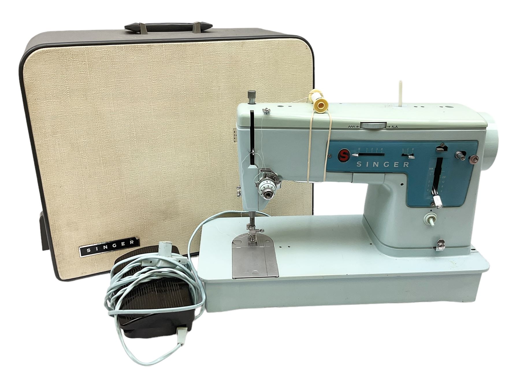 1960s model 347 Singer sewing machine - Image 9 of 16