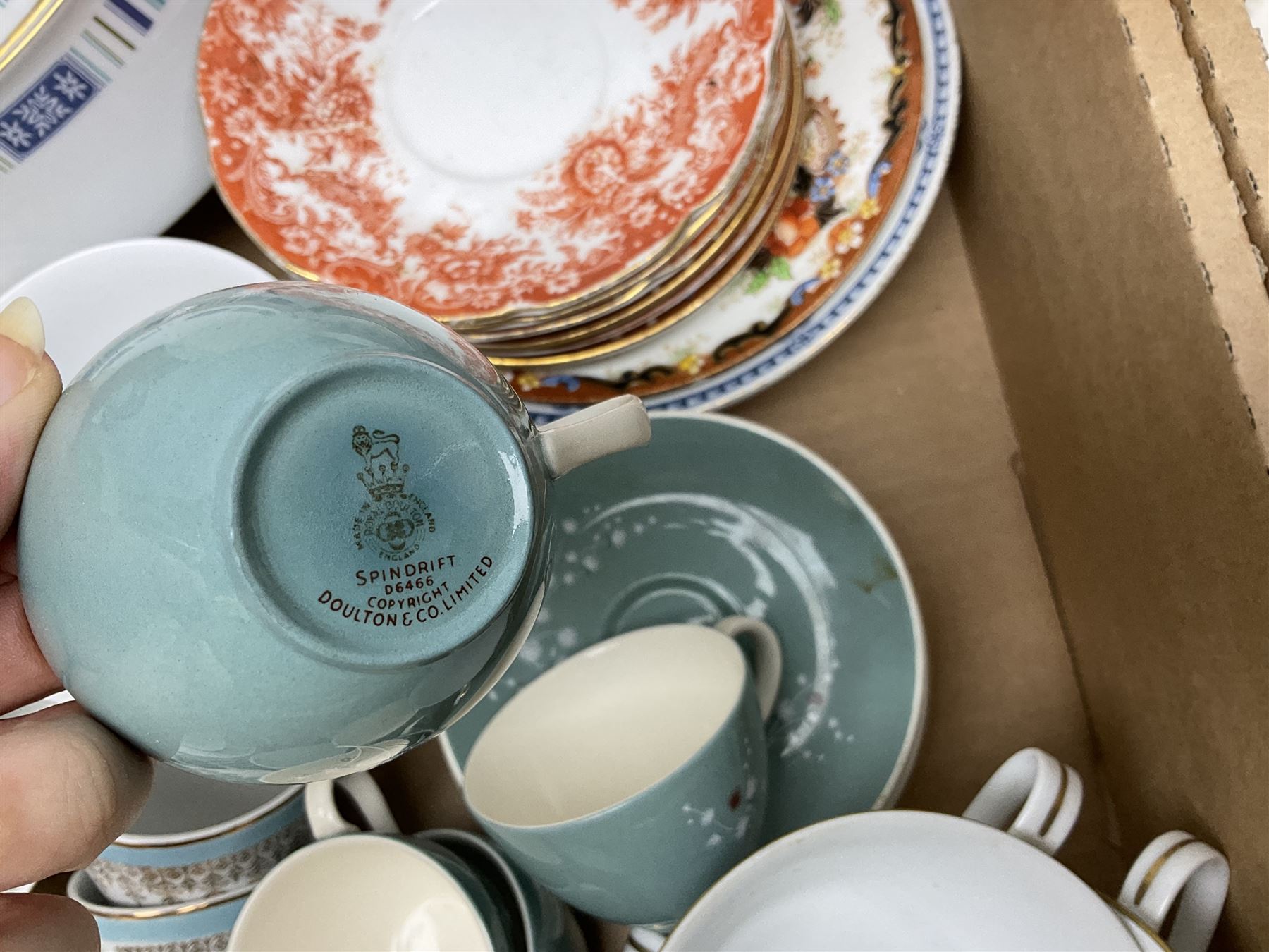 Quantity of Victorian and later ceramics to include tea and dinner wares - Image 9 of 13