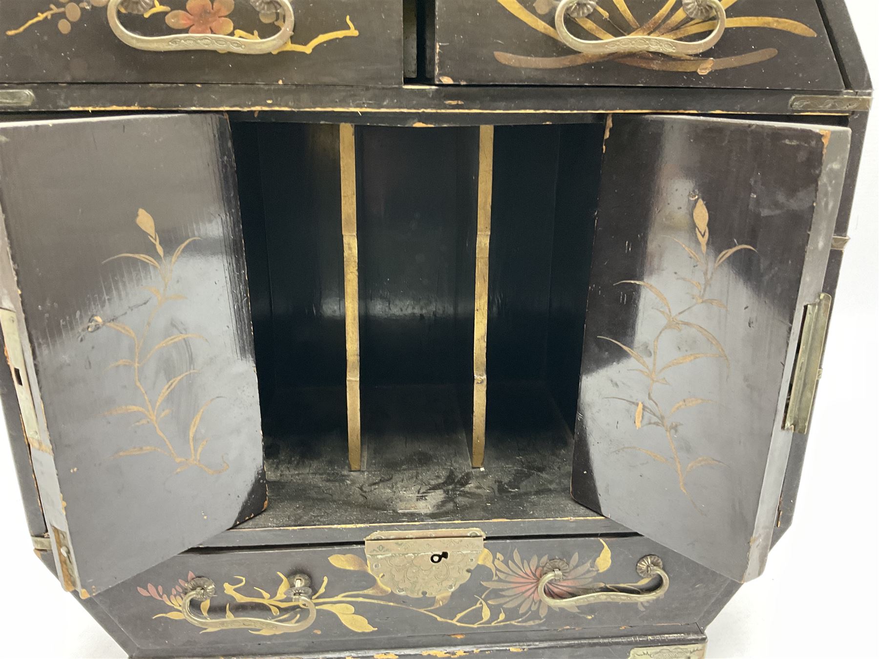 Late 19th/early 20th century Japanese table top cabinet - Image 6 of 9