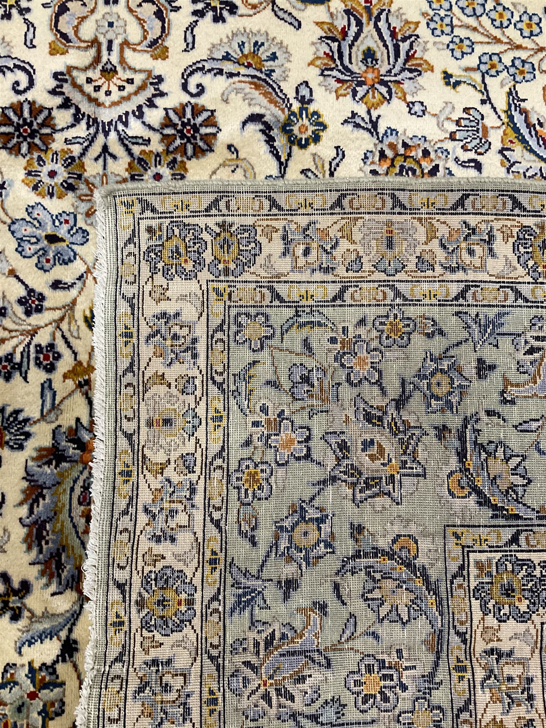 Persian Kashan ivory ground carpet - Image 5 of 5