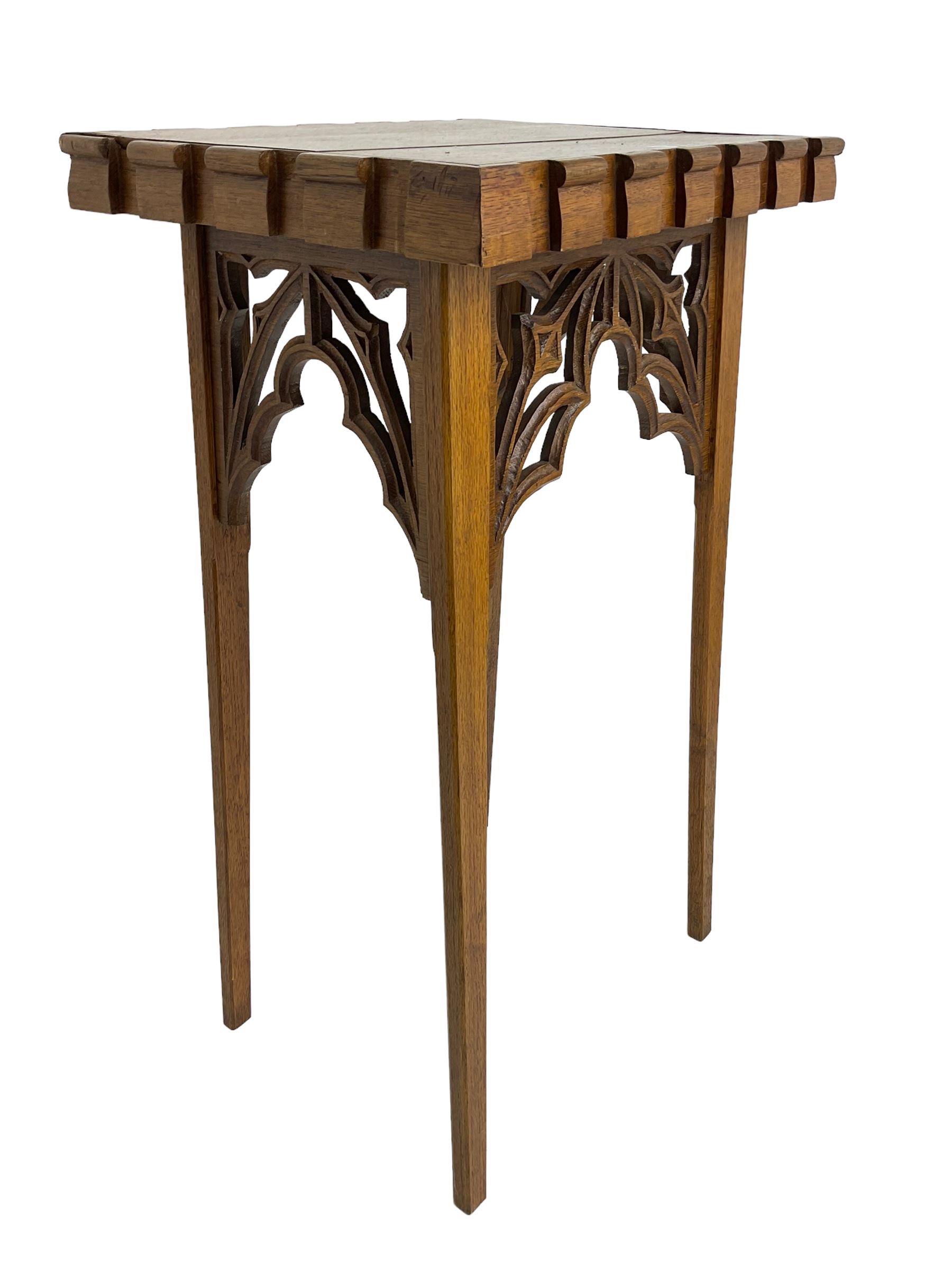 20th century ecclesiastical Gothic style oak stand - Image 4 of 6