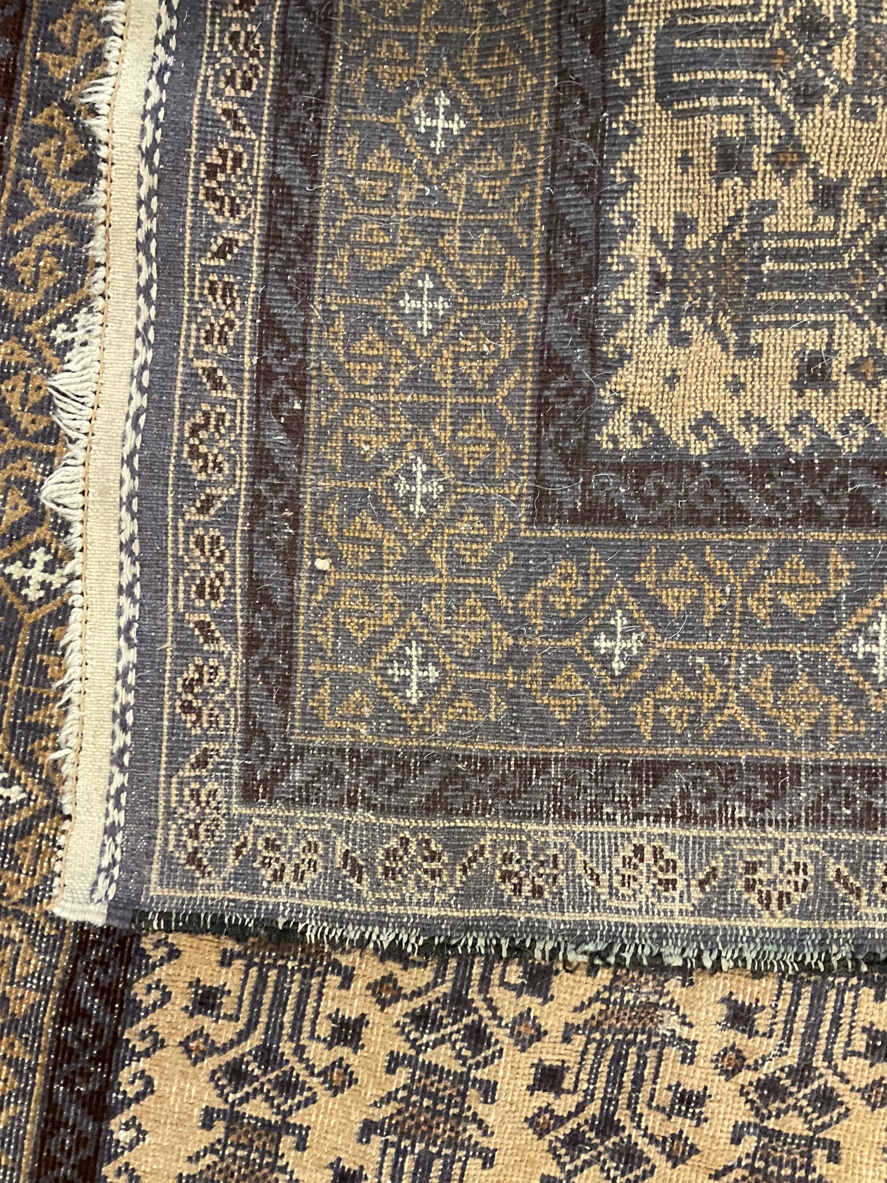 Persian pale ground rug - Image 4 of 4