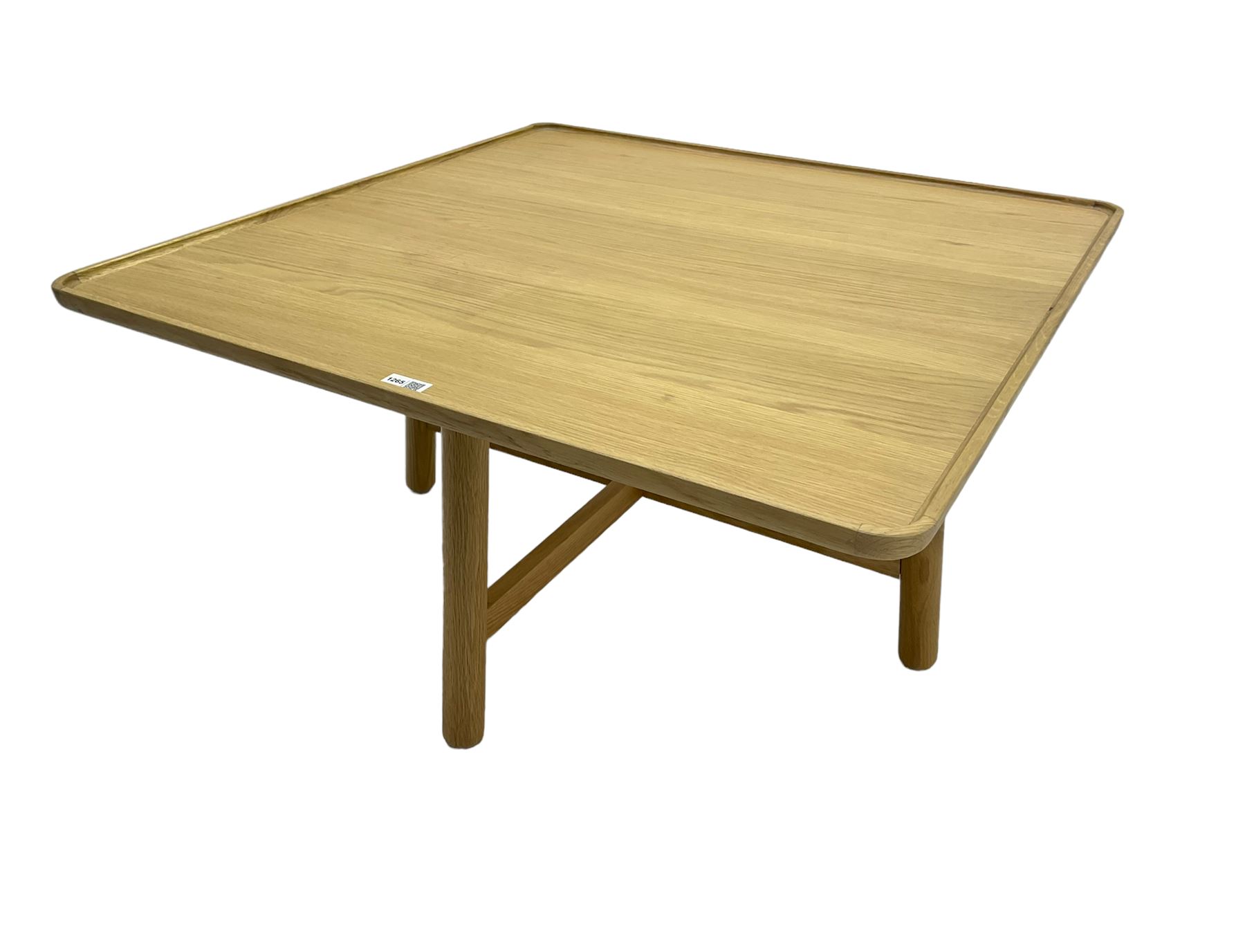 Contemporary square oak table - Image 3 of 6