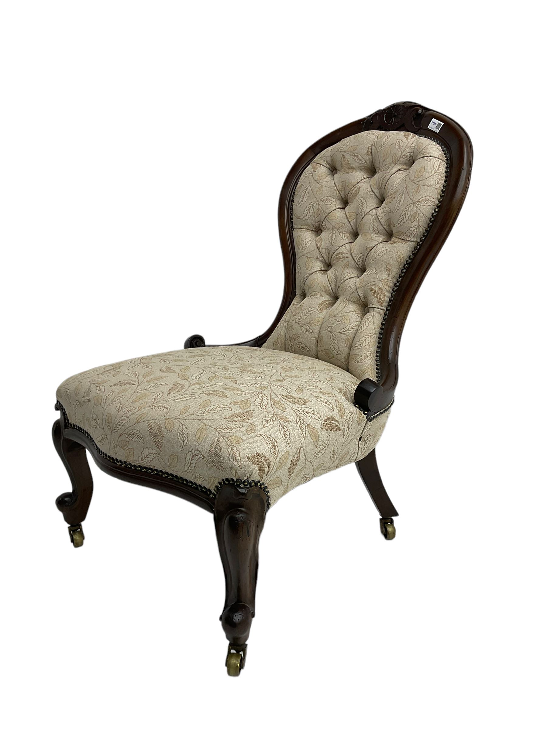 Victorian walnut spoon back nursing chair - Image 4 of 6